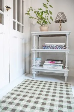 Brita Sweden Poppy Vloerkleed Green -Vloerkleden winkel 513872 01 4 EnvironmentImage 1f6140e558